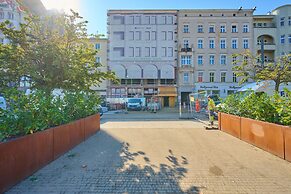 Plac Wolności 6 by Renters