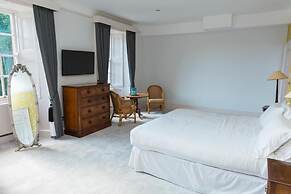 Holbrook Manor & Spa.