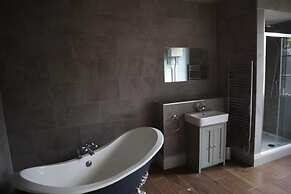 Holbrook Manor & Spa.