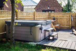 The WhiteCottage at Gildridge wd Hot Tub
