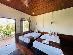 Kingkham Riverside Hotel