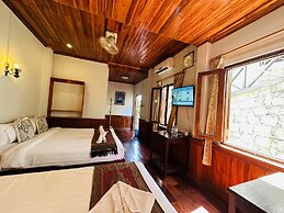 Kingkham Riverside Hotel