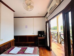 Kingkham Riverside Hotel