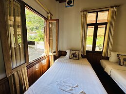 Kingkham Riverside Hotel