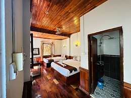 Kingkham Riverside Hotel