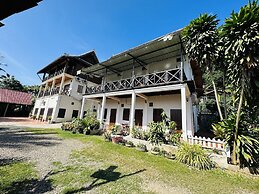 Kingkham Riverside Hotel