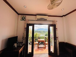 Kingkham Riverside Hotel