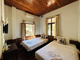 Kingkham Riverside Hotel