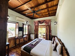 Kingkham Riverside Hotel