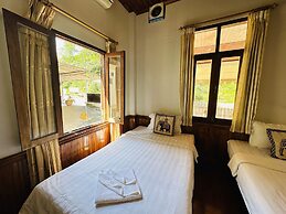 Kingkham Riverside Hotel