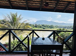 Kingkham Riverside Hotel