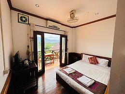 Kingkham Riverside Hotel