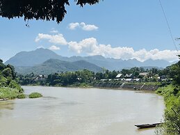 Kingkham Riverside Hotel