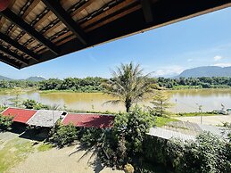 Kingkham Riverside Hotel