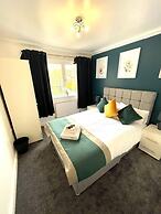 Remarkable 5-bed House in Horley