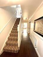 Remarkable 5-bed House in Horley