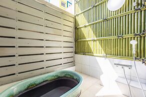 Nanki shirahama Venus