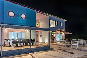 Nanki shirahama Venus