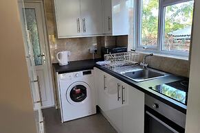 Bright & Homely Apartment