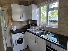 Bright & Homely Apartment