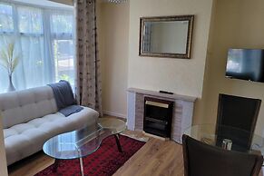 Bright & Homely Apartment