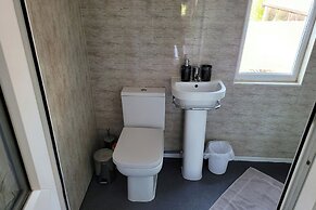 Bright & Homely Apartment