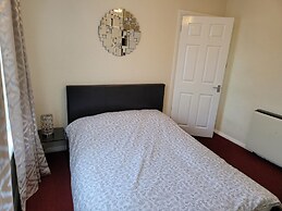 Bright & Homely Apartment