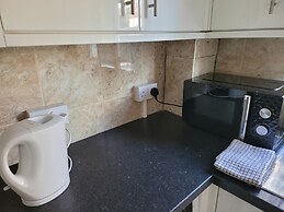 Bright & Homely Apartment