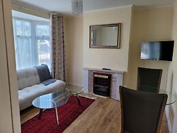 Bright & Homely Apartment