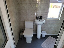 Bright & Homely Apartment