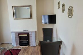 Bright & Homely Apartment