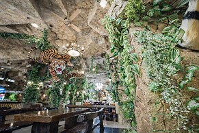 Tiger Complex Hotel