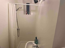 City Apartment - 5 min to Metro