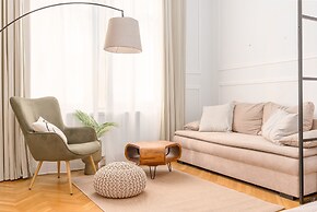 City Apartment - 5 min to Metro