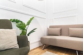 City Apartment - 5 min to Metro