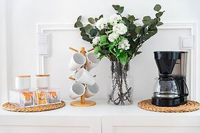 City Apartment - 5 min to Metro