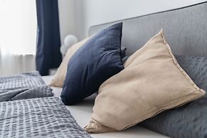 City Apartment - 5 min to Metro