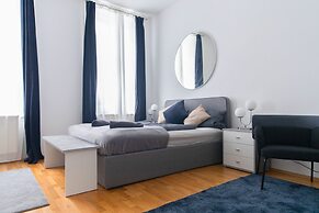 City Apartment - 5 min to Metro