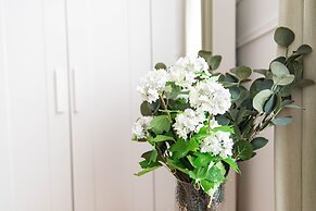 City Apartment - 5 min to Metro