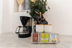 City Apartment - 5 min to Metro