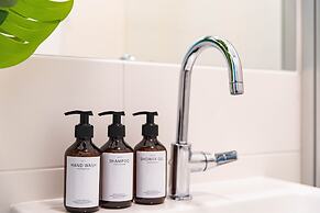 City Apartment - 5 min to Metro