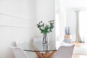 City Apartment - 5 min to Metro