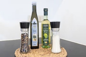 City Apartment - 5 min to Metro