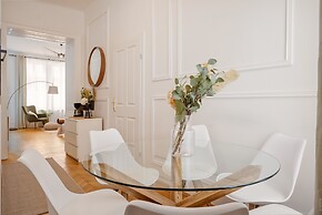 City Apartment - 5 min to Metro