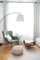 City Apartment - 5 min to Metro