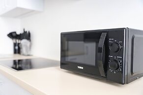 City Apartment - 5 min to Metro