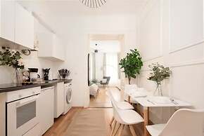 City Apartment - 5 min to Metro
