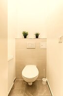 City Apartment - 5 min to Metro