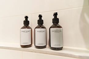 City Apartment - 5 min to Metro