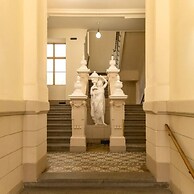 City Apartment - 5 min to Metro